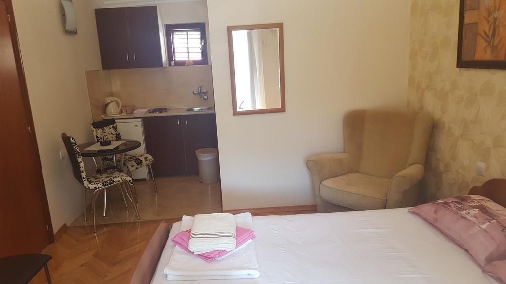 Apartments Grispolis Tivat Exteriör bild